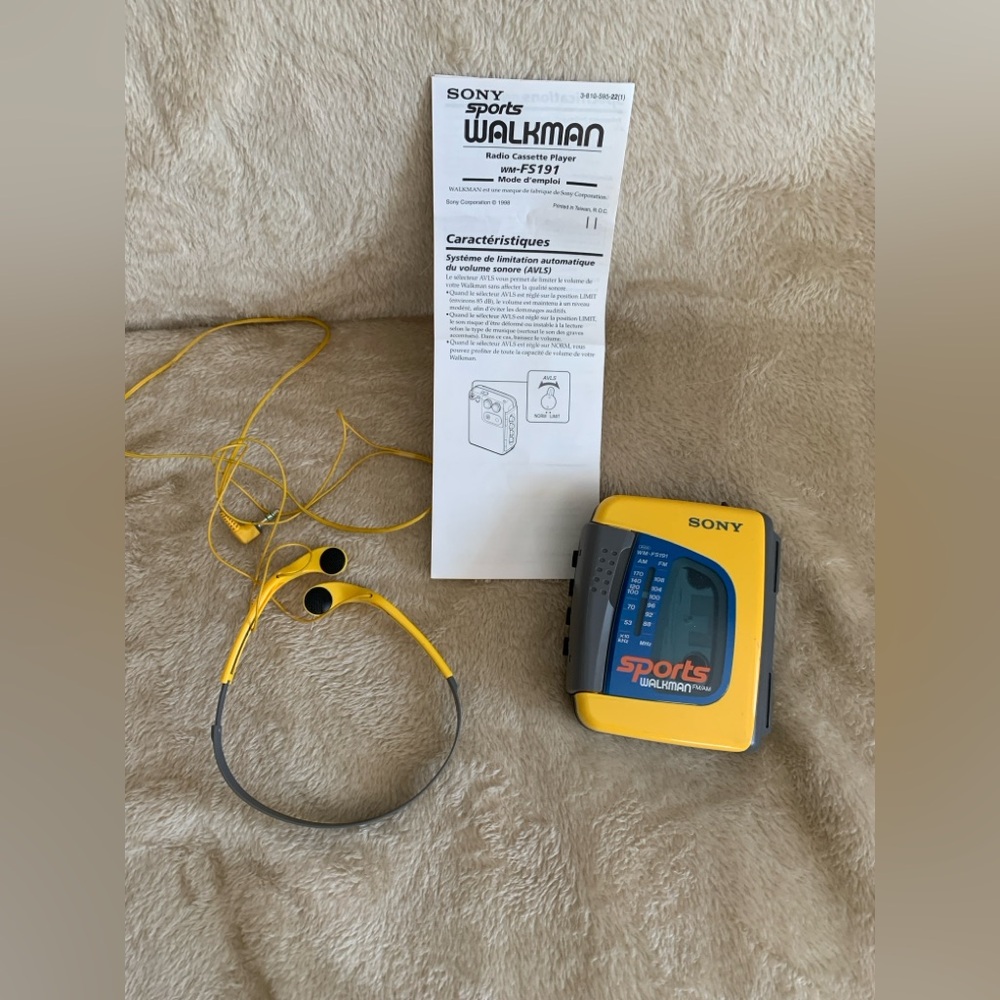 SONY SPORTS WALKMAN WITH HEADPHONES